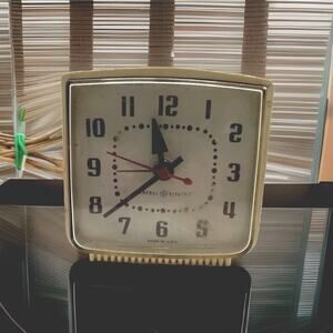 Vintage General Electric GE Alarm Clock Model 7223C *TESTED* READ